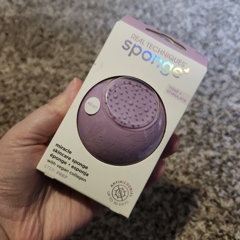 Real Techniques Lavender Skincare Sponge